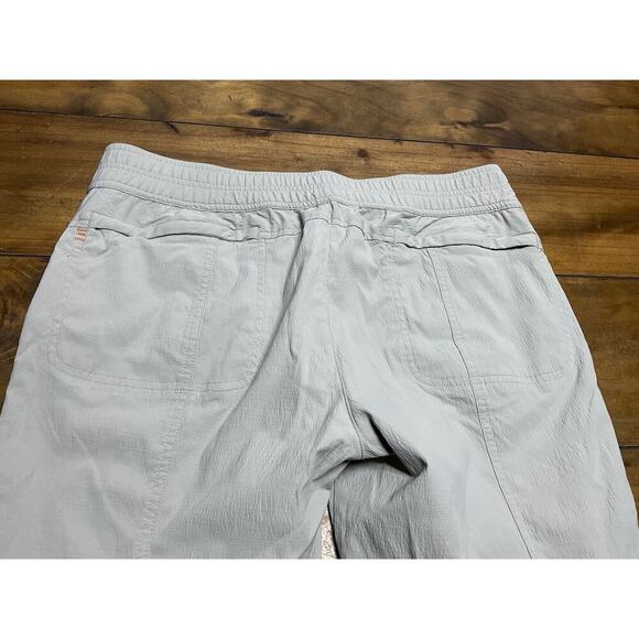 Orvis Insect Shield Repellent Cropped Women’s Size 8 Beige Tech Stretch Pants - Picture 7 of 10